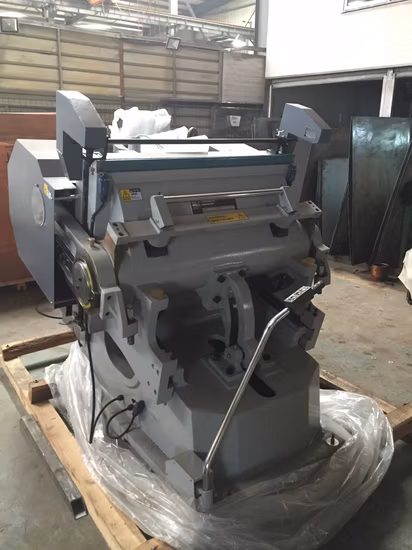 Machine de rainage et de découpe chauffante (Ml